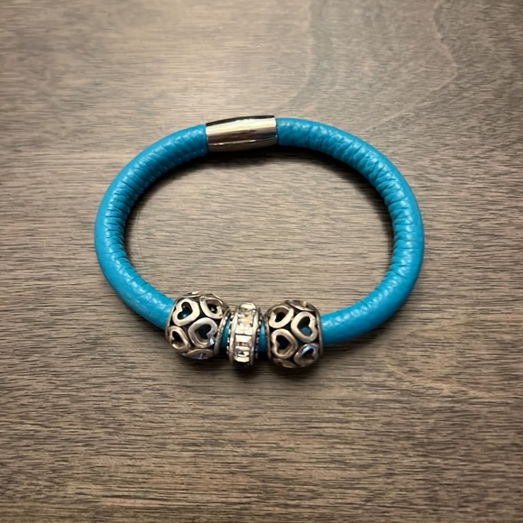 Brighton jewelry box and seven bracelets with various charms - Picture 8 of 11